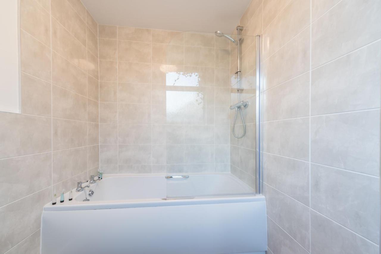 3 Bedroom Saks - 2 Living Area House In Newland Ave Hull 킹스턴어폰헐 외부 사진